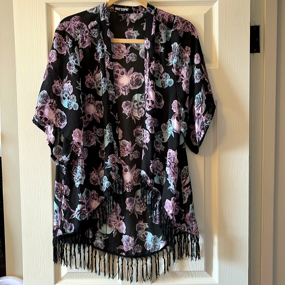 Hot Topic skull and flowers kimono with fringe size S/M